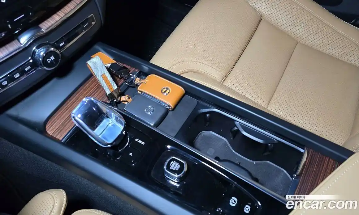 Volvo XC60 2024 2.0 Автомат в Москве № 230859, фото 9