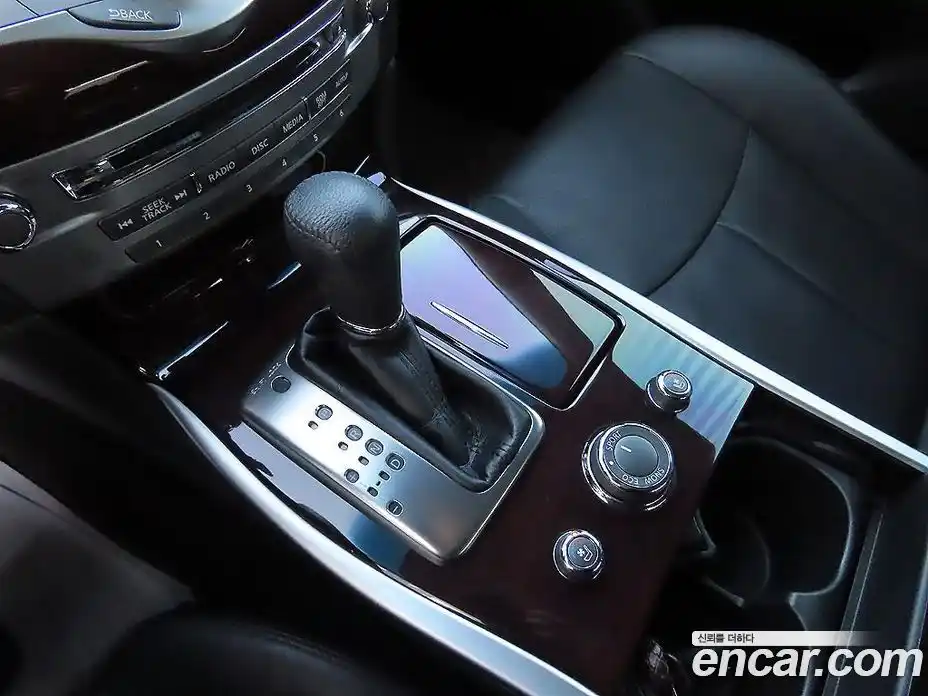 Infiniti Q70 2019 3.7 Автомат в Москве № 256210, фото 10