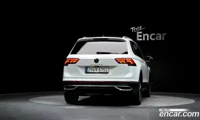 Volkswagen Tiguan 2022 2.0 Автомат в Москве № 272678, миниатюра 2