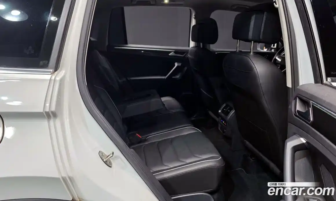 Volkswagen Tiguan 2022 2.0 Автомат в Москве № 272678, фото 3