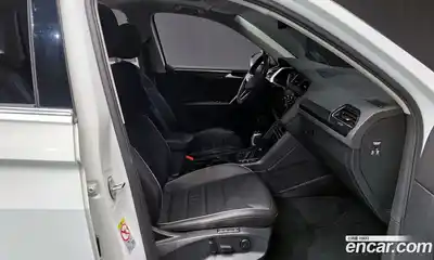 Volkswagen Tiguan 2022 2.0 Автомат в Москве № 272678, миниатюра 5