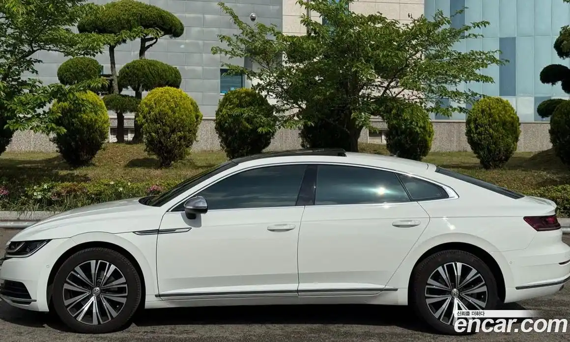 Volkswagen Arteon 2019 2.0 Автомат в Москве № 277919, фото 4