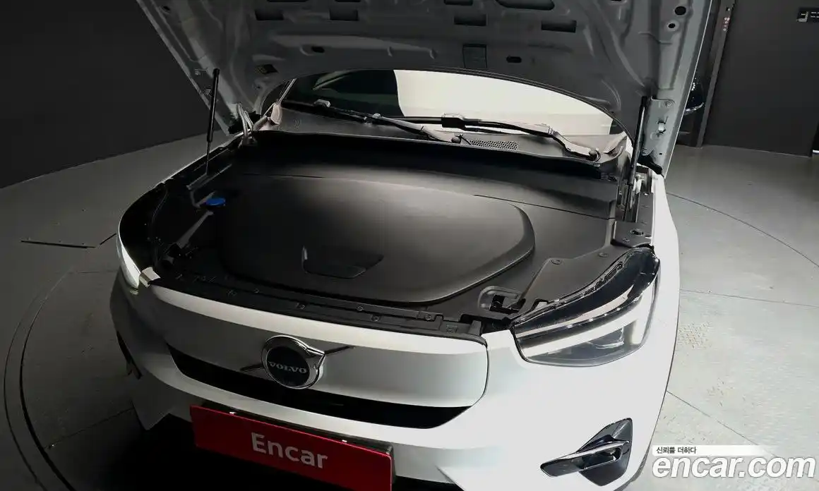 Volvo XC40 2024 0.2 Автомат в Москве № 293685, фото 3