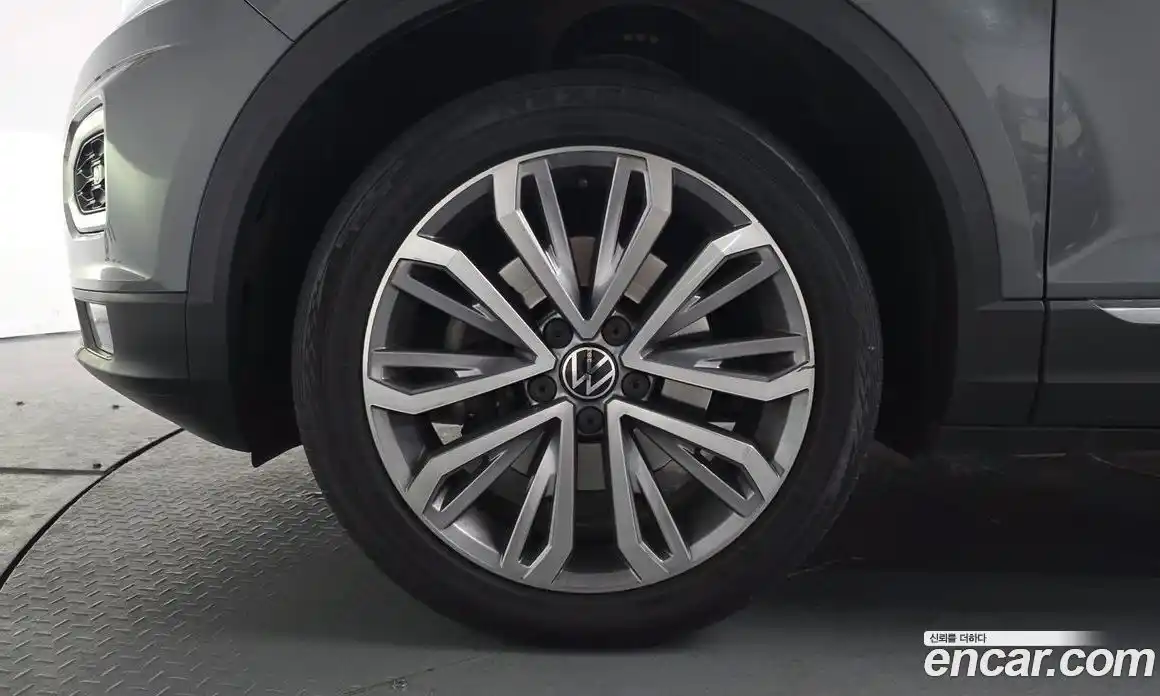 Volkswagen T-Roc 2021 2.0 Автомат в Москве № 328631, фото 16