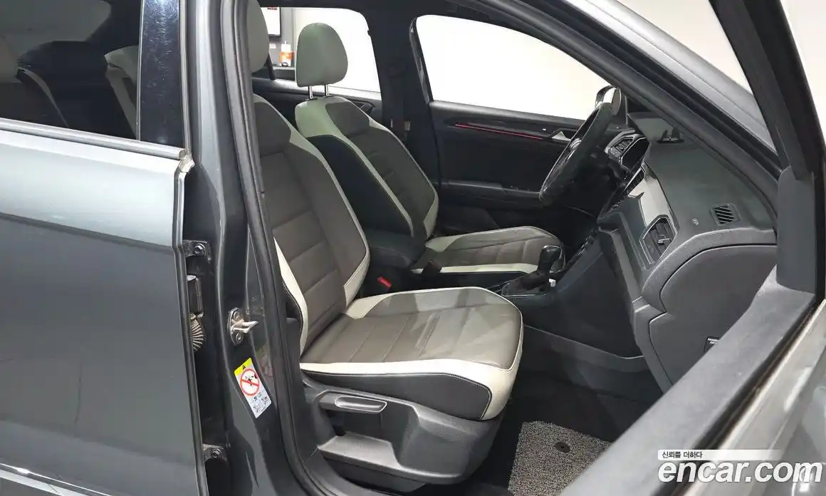 Volkswagen T-Roc 2021 2.0 Автомат в Москве № 328631, фото 9