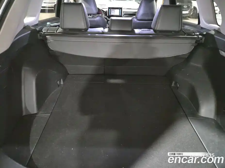 Toyota RAV4 2020 2.5 Автомат в Москве № 361281, фото 9