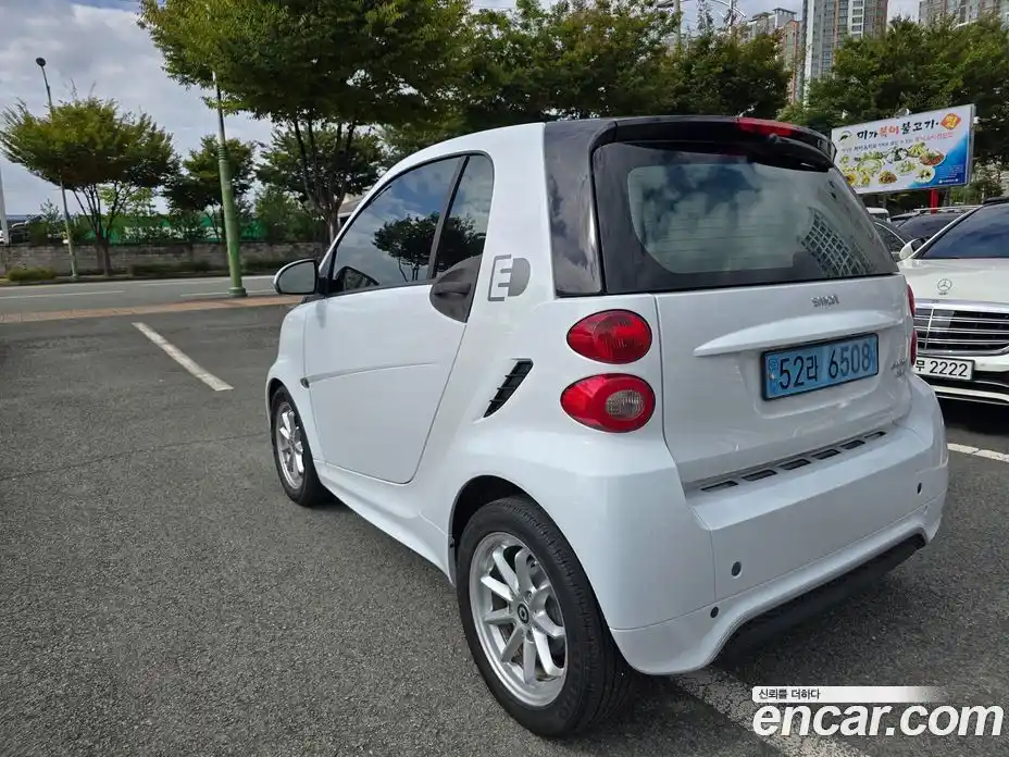 Smart Fortwo 2016 Автомат в Москве № 376129, фото 4