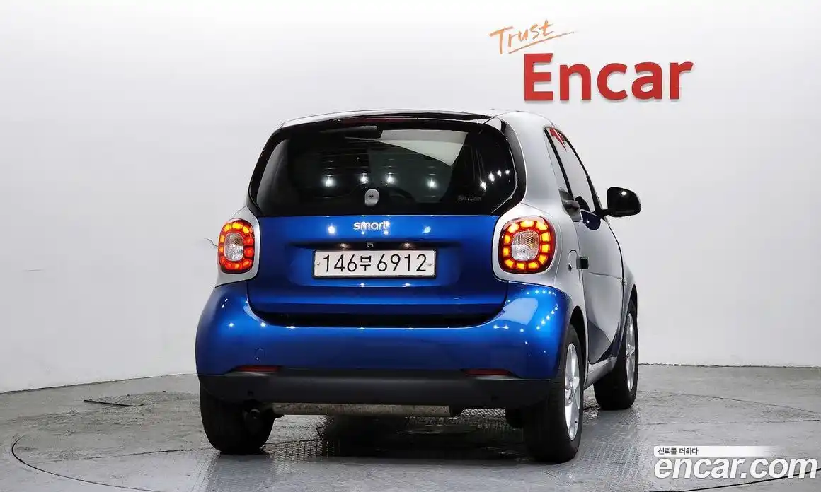 Smart Fortwo 2015 1.0 Автомат в Москве № 402375, фото 4