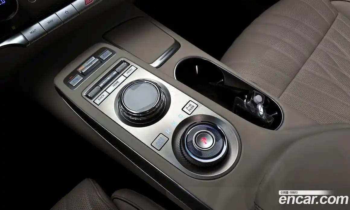 Genesis GV70 2024 2.5 Автомат в Москве № 85384, фото 12