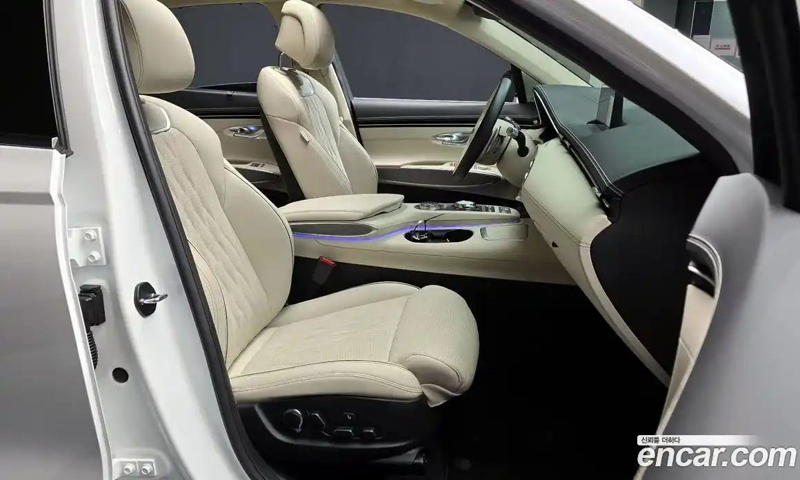 Genesis GV70 2024 2.5 Автомат в Москве № 85384, фото 2