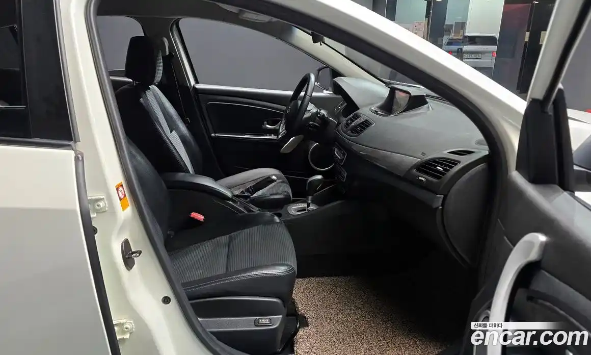 Renault SM3 2012 1.6 Автомат в Москве № 106265, фото 11