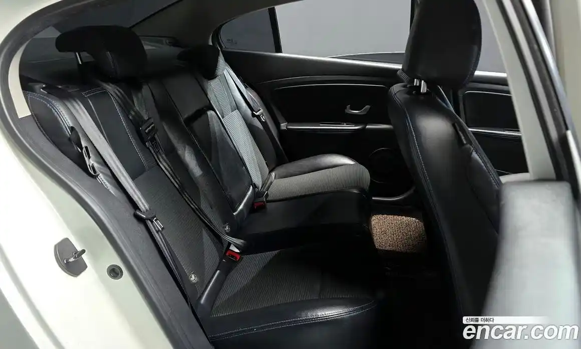 Renault SM3 2012 1.6 Автомат в Москве № 106265, фото 14