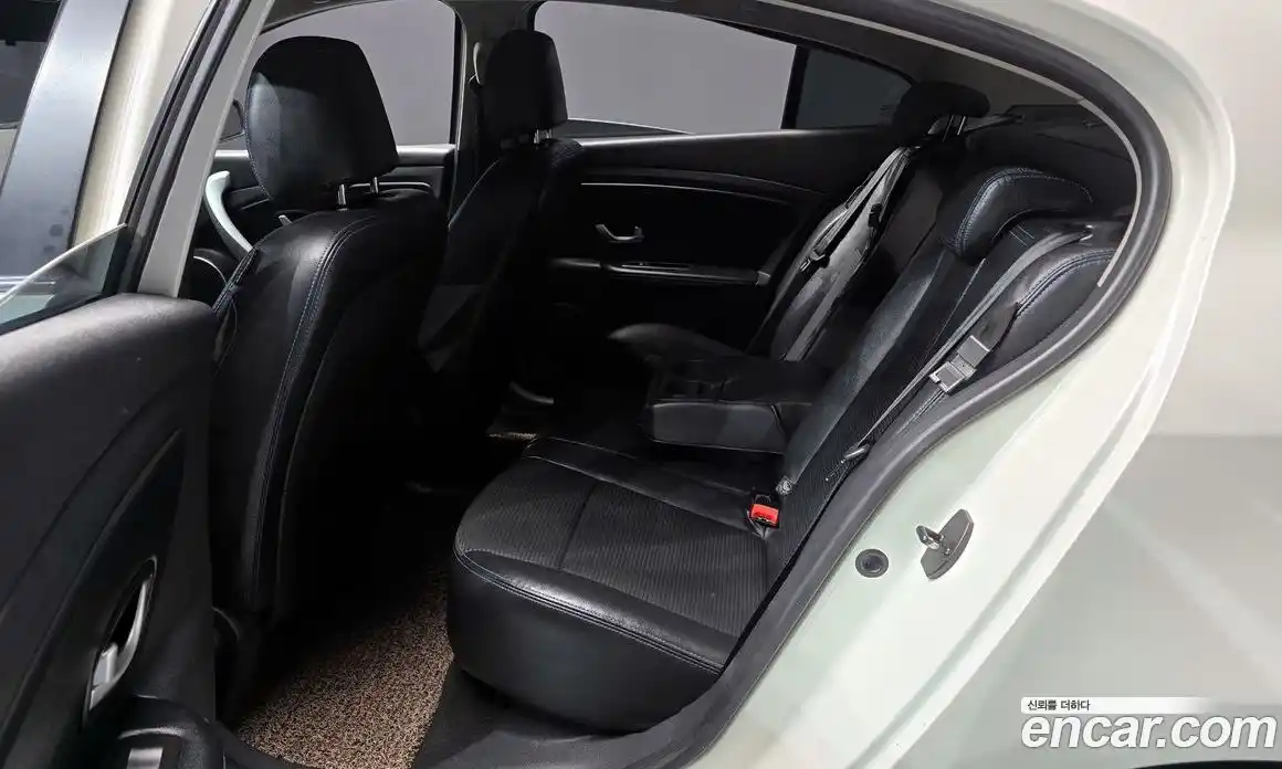 Renault SM3 2012 1.6 Автомат в Москве № 106265, фото 17