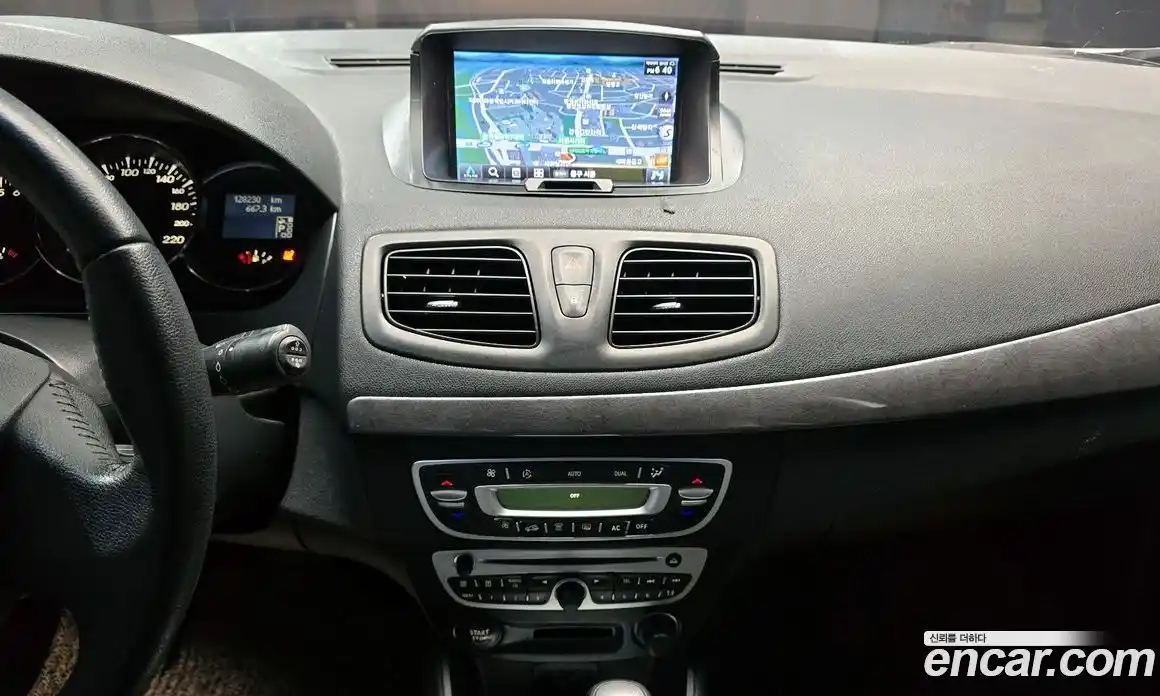 Renault SM3 2012 1.6 Автомат в Москве № 106265, фото 8