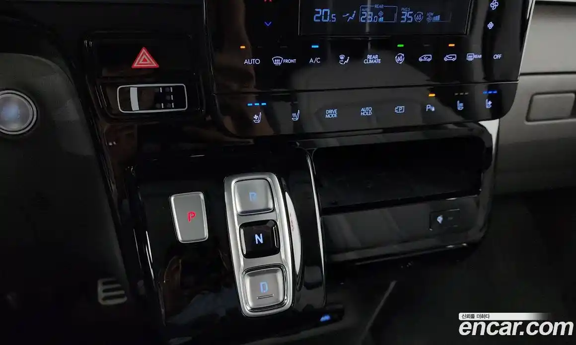 Hyundai Staria 2023 2.2 Автомат в Москве № 11586, фото 4