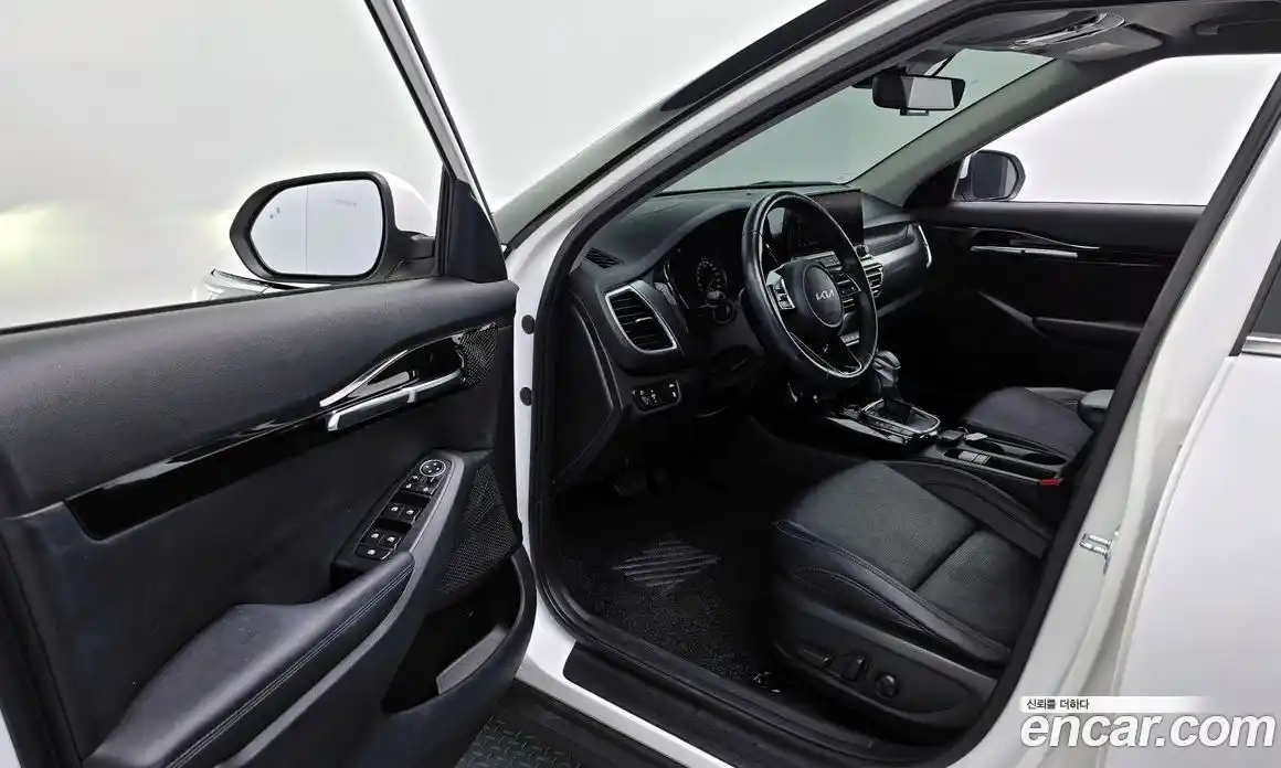 Kia Seltos 2023 1.6 Автомат в Москве № 124013, фото 15