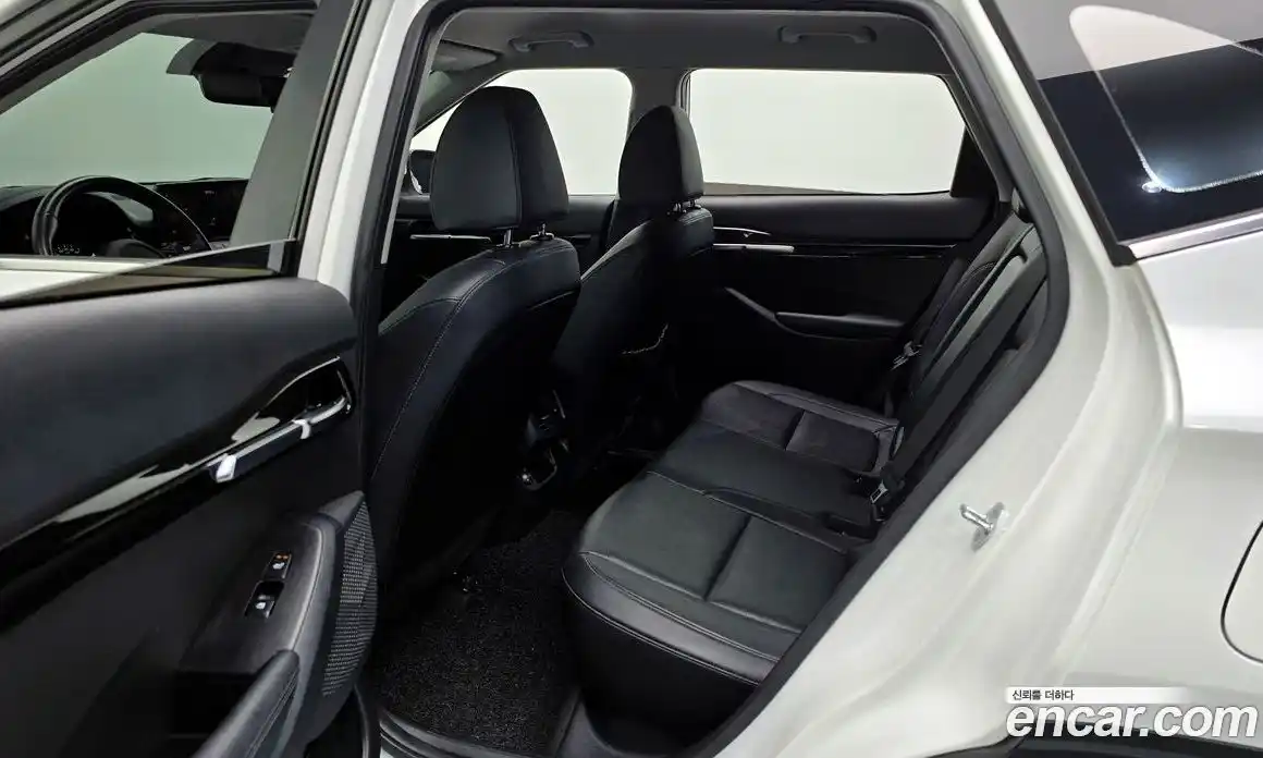 Kia Seltos 2023 1.6 Автомат в Москве № 124013, фото 16