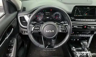 Kia Seltos 2023 1.6 Автомат в Москве № 124013, миниатюра 5