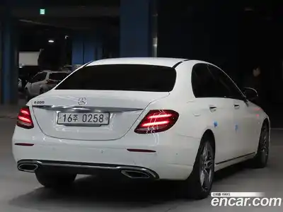 Mercedes-Benz E-Class 2017 2.0 Автомат в Москве № 161521, миниатюра 2