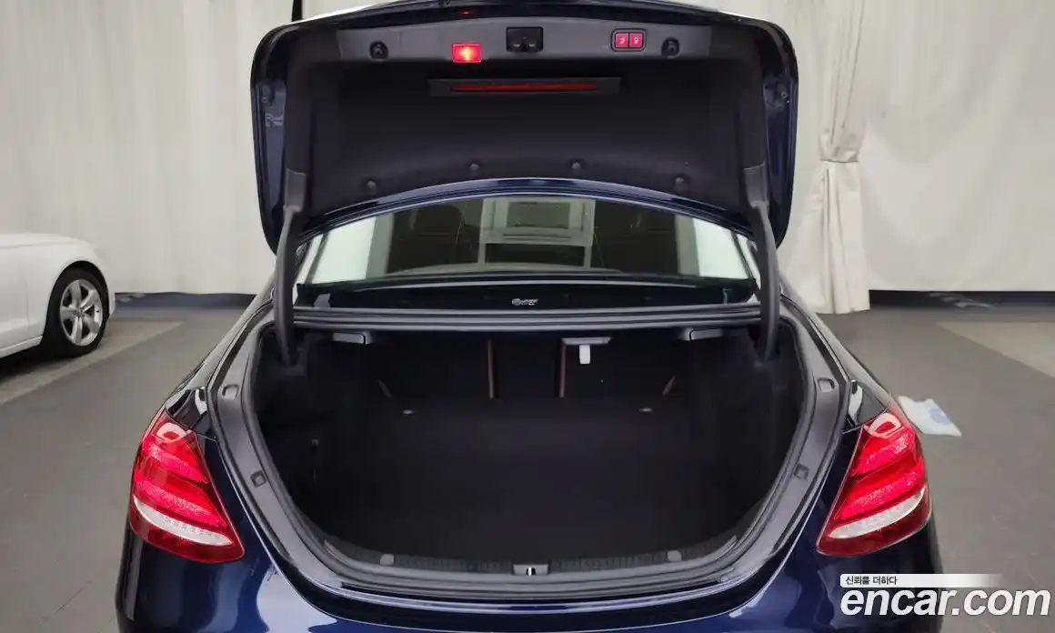 Mercedes-Benz E-Class 2019 1.9 Автомат в Москве № 161568, фото 11