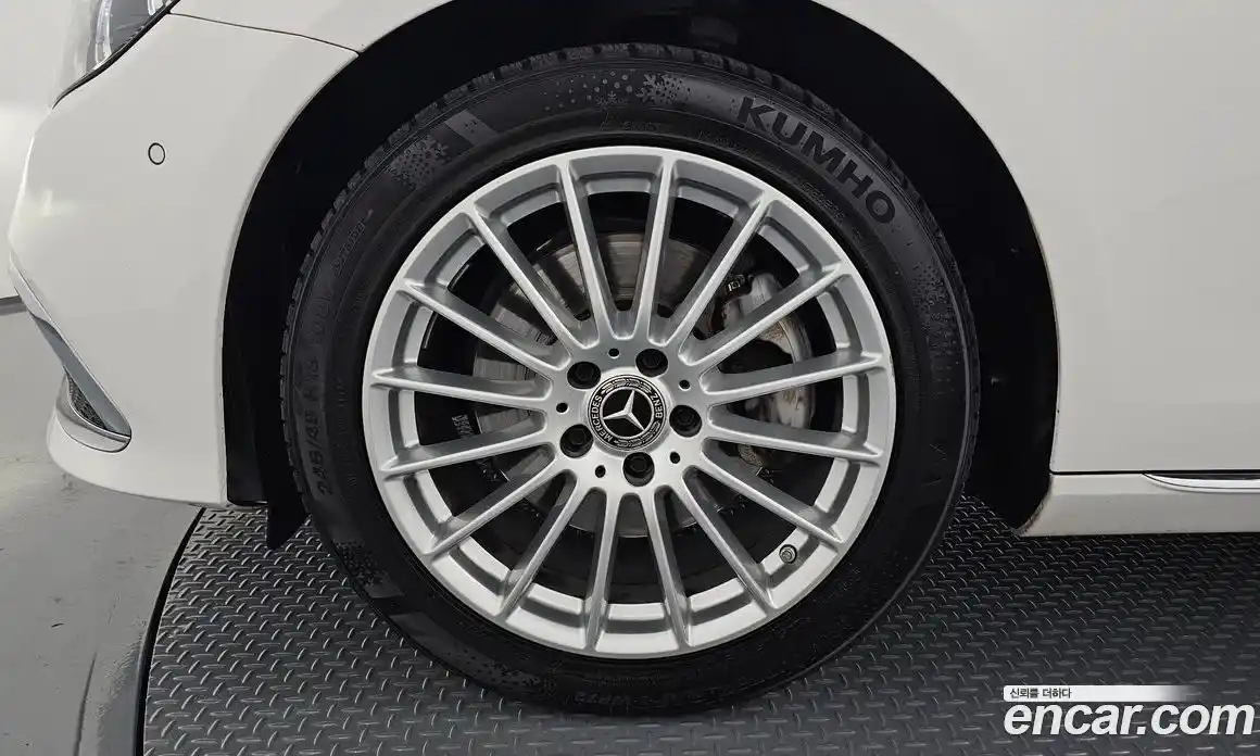 Mercedes-Benz E-Class 2023 2.0 Автомат в Москве № 161933, фото 11