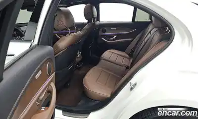 Mercedes-Benz E-Class 2023 2.0 Автомат в Москве № 161933, миниатюра 4