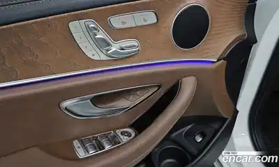 Mercedes-Benz E-Class 2023 2.0 Автомат в Москве № 161933, миниатюра 5