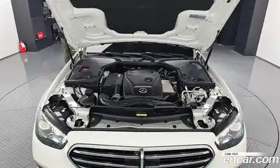 Mercedes-Benz E-Class 2023 2.0 Автомат в Москве № 161933, миниатюра 9