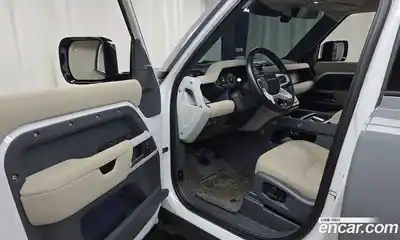 Land Rover Defender, 2023