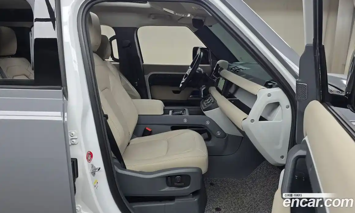 Land Rover Defender 2023 3.0 Автомат в Москве № 166483, фото 6