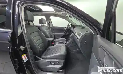 Volkswagen Tiguan 2022 2.0 Автомат в Москве № 168533, миниатюра 10