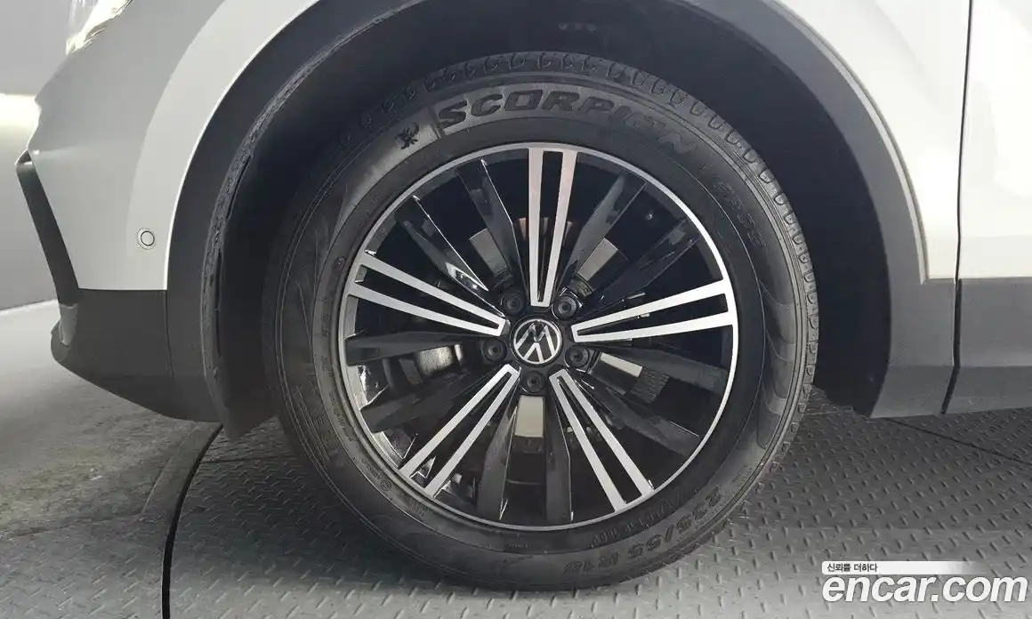 Volkswagen Tiguan 2023 2.0 Автомат в Москве № 168700, фото 14