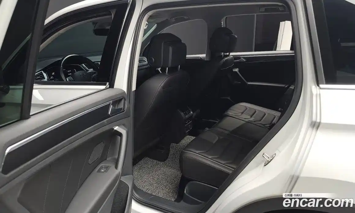 Volkswagen Tiguan 2023 2.0 Автомат в Москве № 168700, фото 15