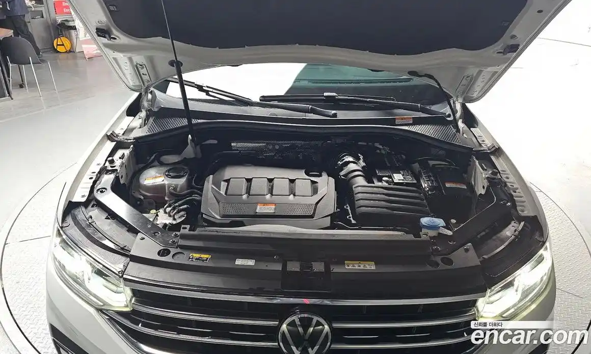 Volkswagen Tiguan 2023 2.0 Автомат в Москве № 168700, фото 17