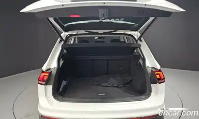 Volkswagen Tiguan 2023 2.0 Автомат в Москве № 168700, миниатюра 4