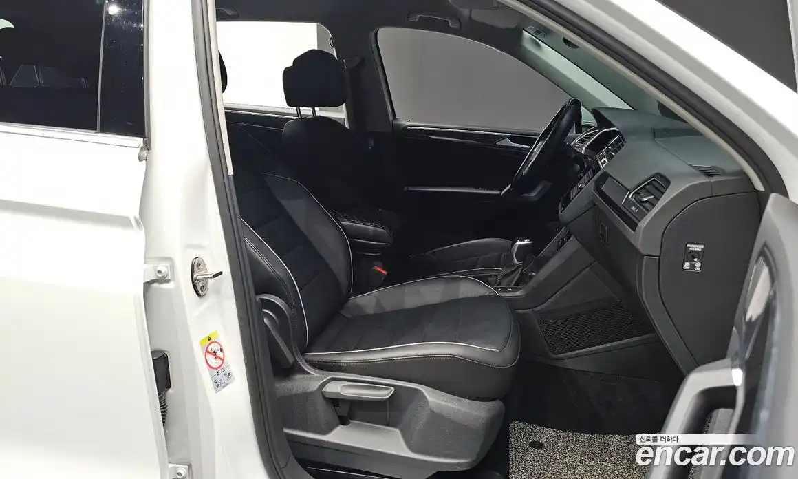 Volkswagen Tiguan 2023 2.0 Автомат в Москве № 168700, фото 9