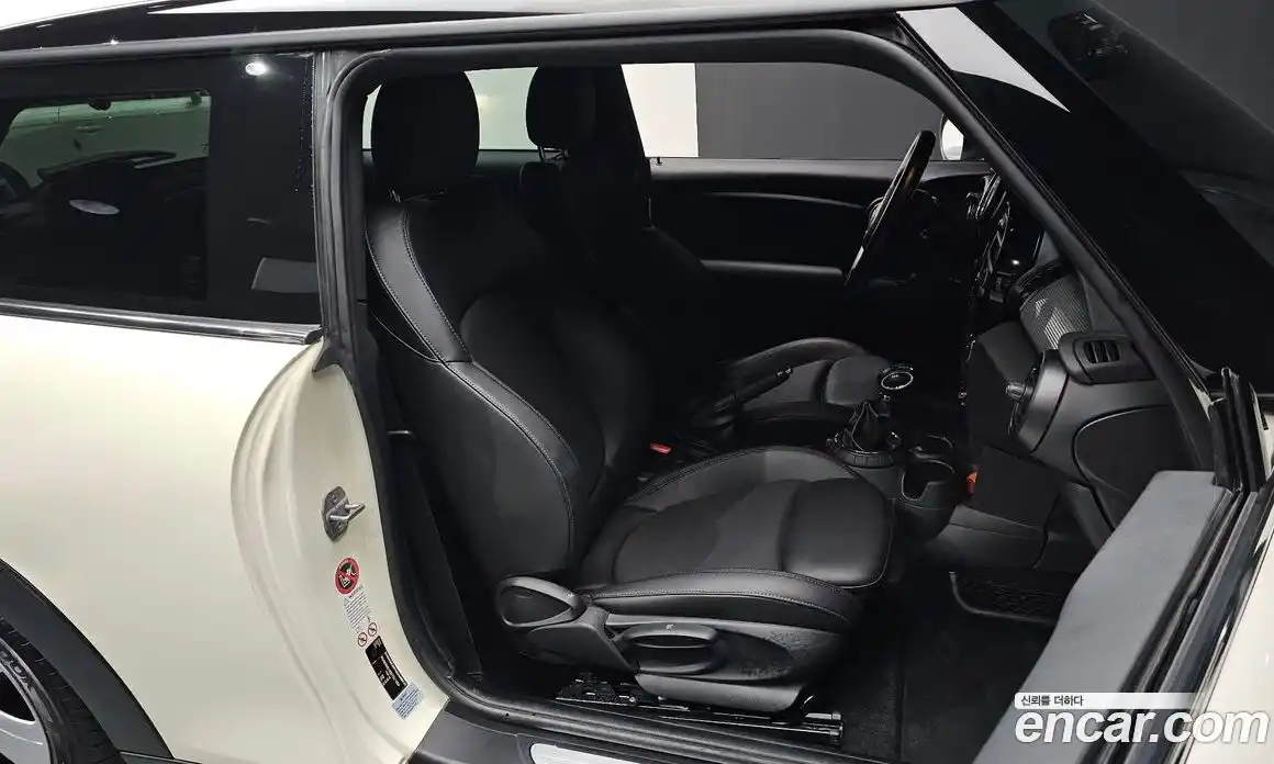 Mini Cooper 2014 1.5 Автомат в Москве № 179659, фото 13