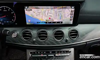 Mercedes-Benz E-Class 2021 2.0 Автомат в Москве № 179816, миниатюра 2