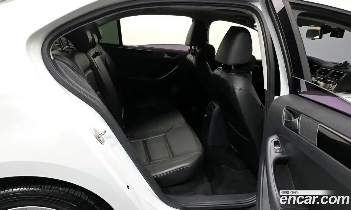 Volkswagen Jetta 2015 2.0 Автомат в Москве № 199136, фото 6