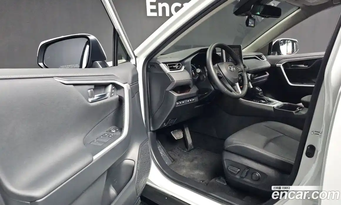 Toyota RAV4 2024 2.5 Автомат в Москве № 199570, фото 15