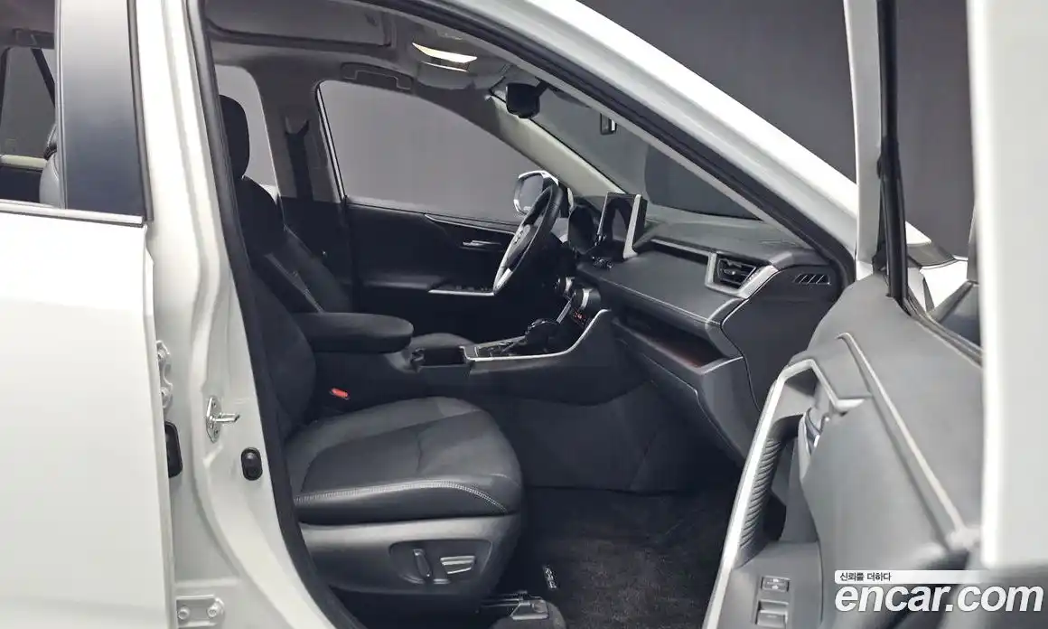 Toyota RAV4 2024 2.5 Автомат в Москве № 199570, фото 16