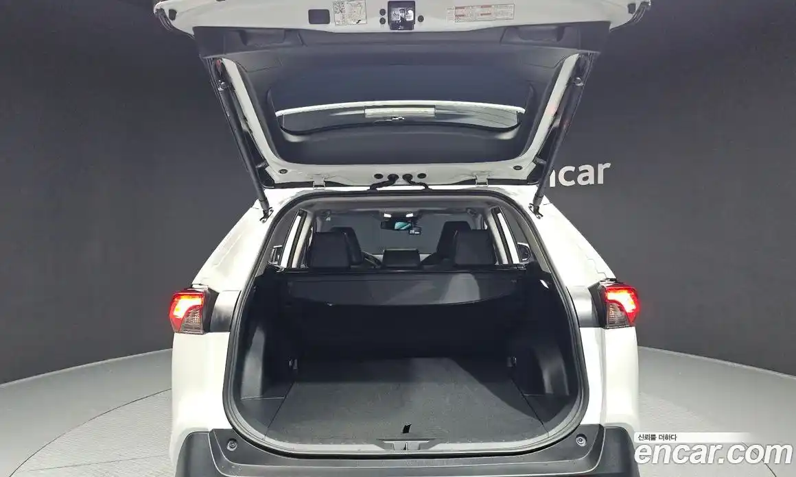 Toyota RAV4 2024 2.5 Автомат в Москве № 199570, фото 19