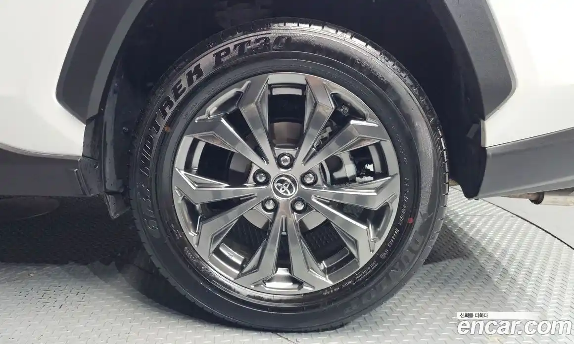 Toyota RAV4 2024 2.5 Автомат в Москве № 199570, фото 20