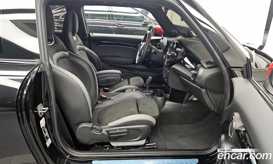 Mini Cooper 2023 2.0 Автомат в Москве № 214216, фото 19