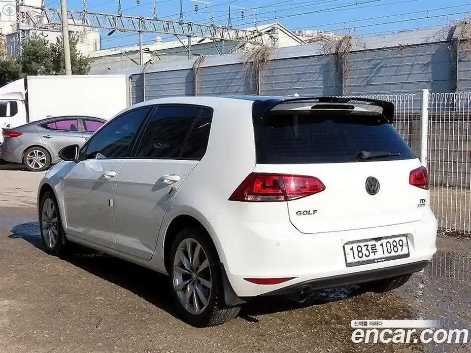 Volkswagen Golf 2015 1.6 Автомат в Москве № 215332, фото 3