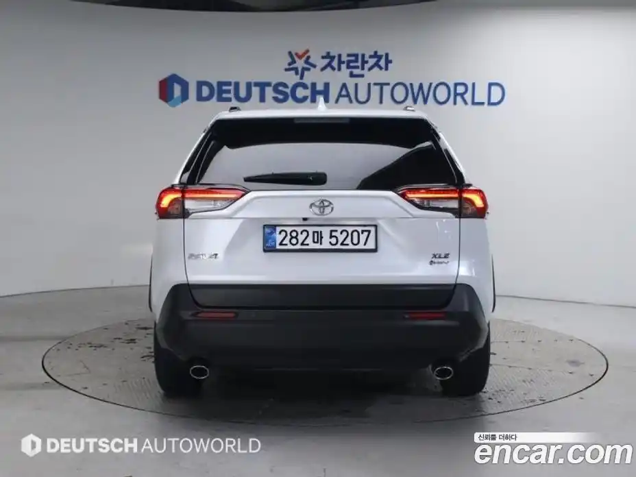 Toyota RAV4 2025 2.5 Автомат в Москве № 215612, фото 4