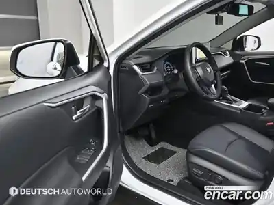 Toyota RAV4 2025 2.5 Автомат в Москве № 215612, миниатюра 9