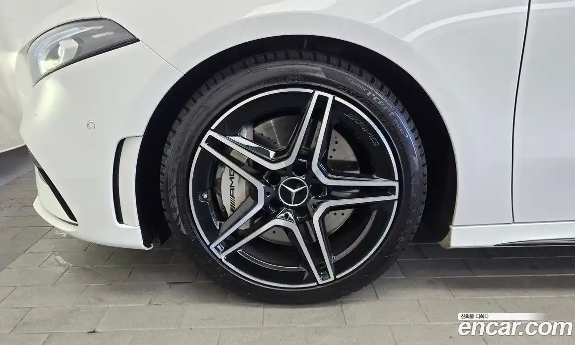 Mercedes-Benz A-Class 2023 2.0 Автомат в Москве № 218332, фото 14