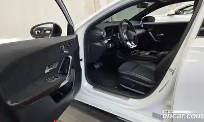 Mercedes-Benz A-Class 2023 2.0 Автомат в Москве № 218332, миниатюра 3