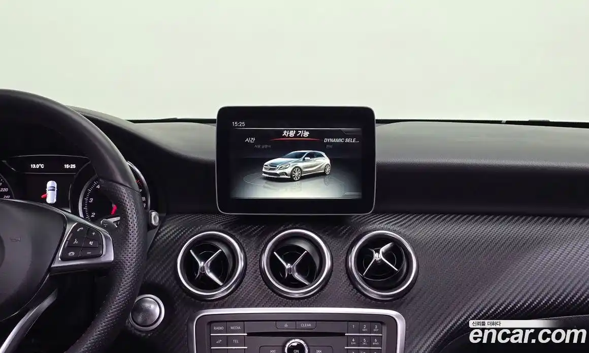 Mercedes-Benz A-Class 2018 1.6 Автомат в Москве № 220743, фото 16